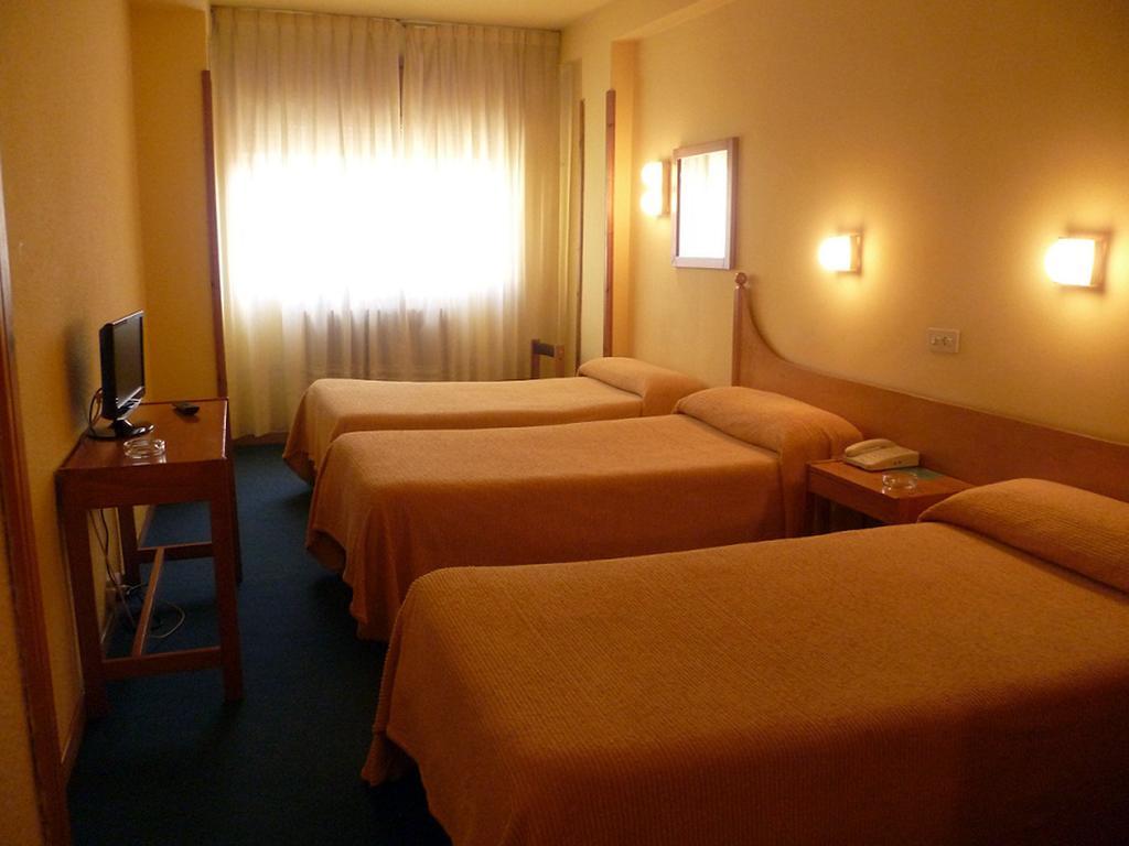 Hotel Pradas Jaca Exterior photo