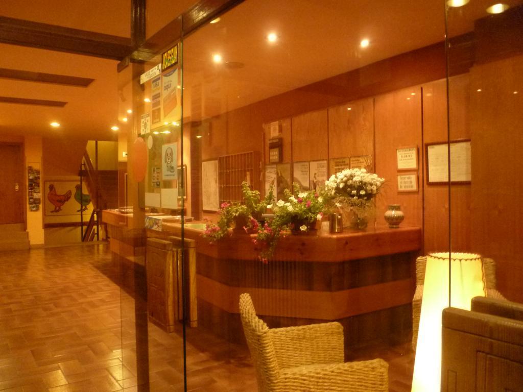 Hotel Pradas Jaca Exterior photo